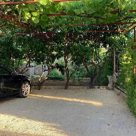 1 Bedroom In Grebaštica